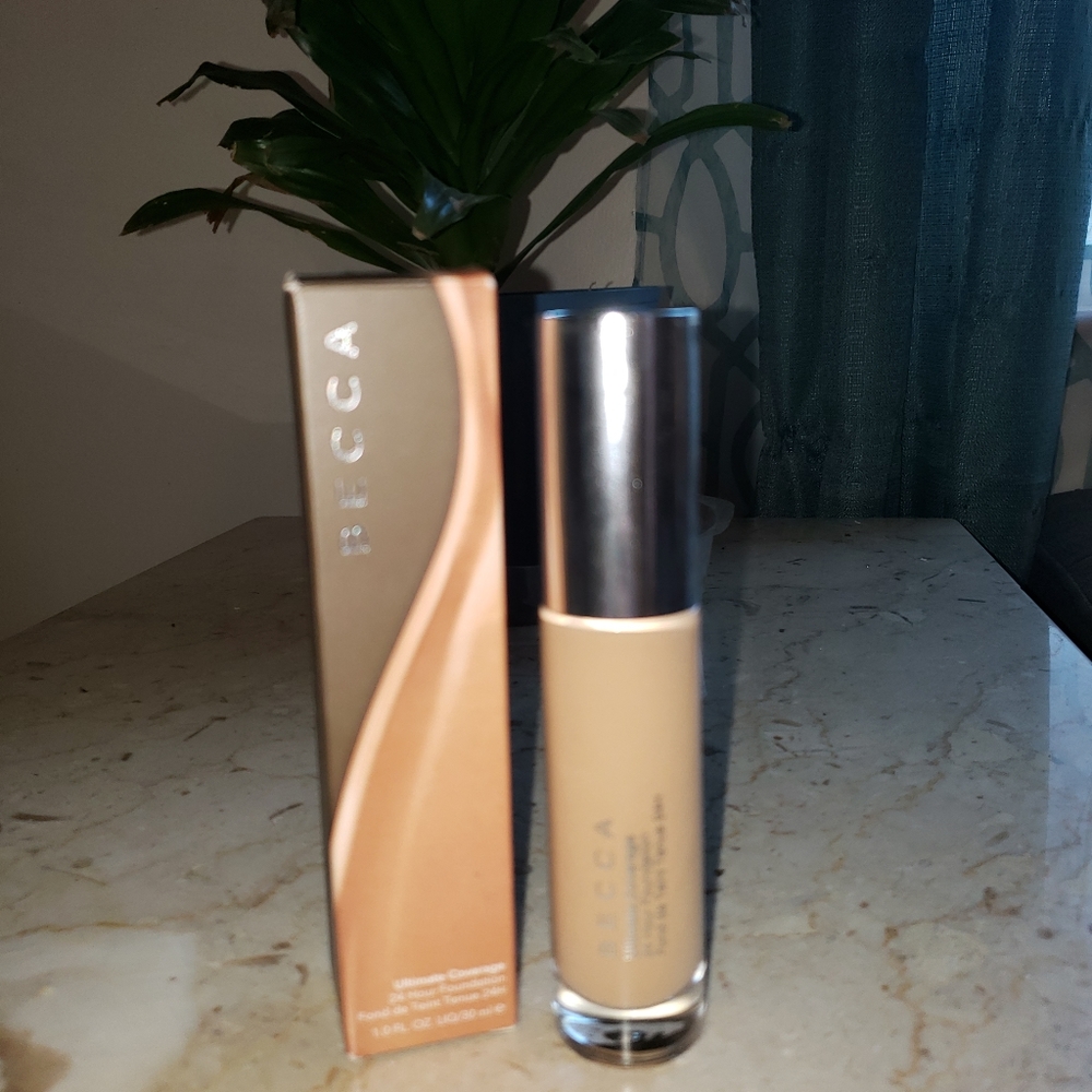 Becca Ultimate Coverage Foundation 3N3 Khaki